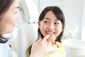 乳歯のむし歯が多いと、永久歯の発育が悪くなりがち