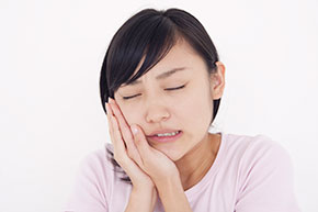 顎の痛みは顎関節症かも？